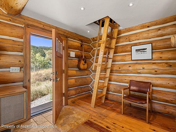 4th image of 1301 McLaughlin Ln