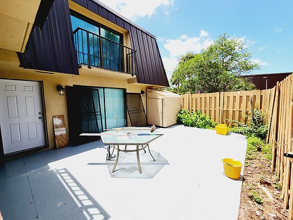 3rd image of 5674 SE Windsong Ln