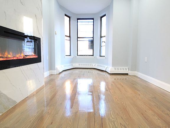 3rd image of 952 Bergen St #1F