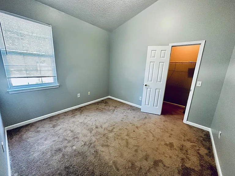 Right bedroom_10042023