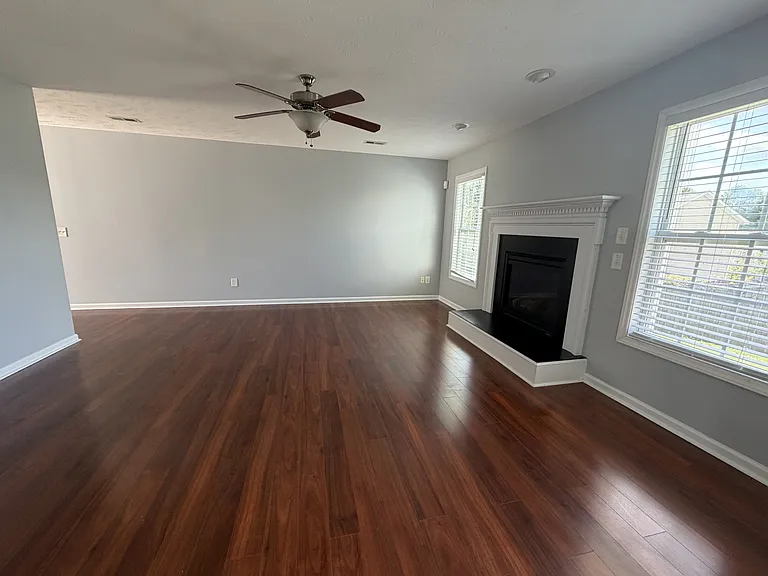 106 Boston Hbr — Photo 2
