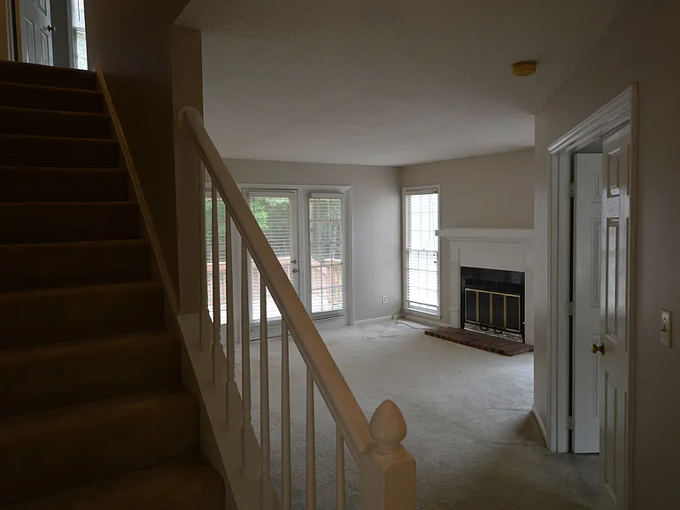 1214 Deptford Ct — Photo 3