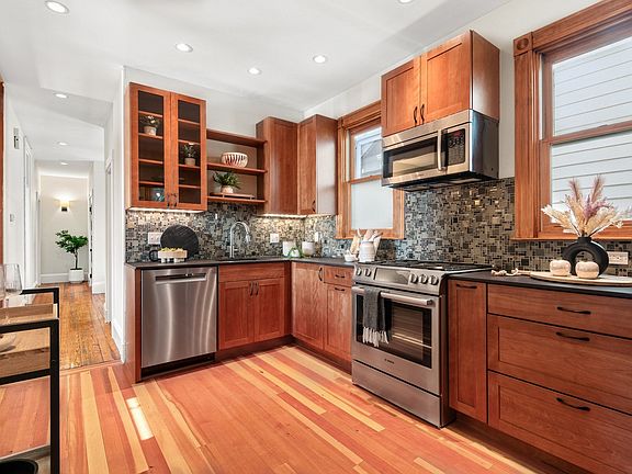 2nd image of 9 Varney St #2