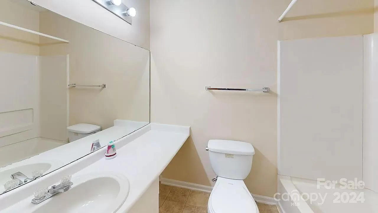 4 bed, 1250 sqft, $625 — Photo 2