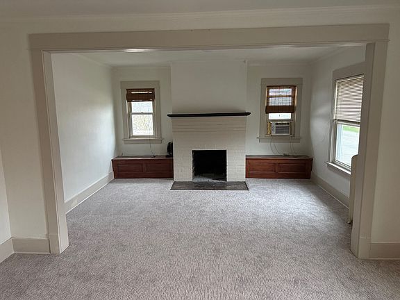 5th image of 206 1/2 S Broadway St