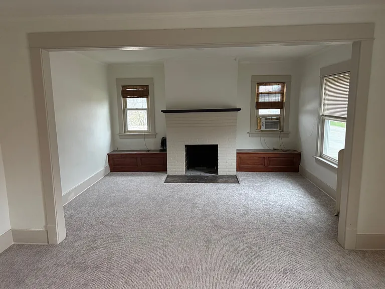 206 1/2 S Broadway St — Photo 5