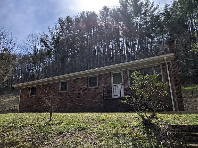 554 Love Hollow Rd — Photo 2