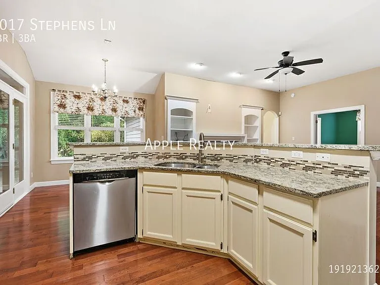 5017 Stephens Ln — Photo 4