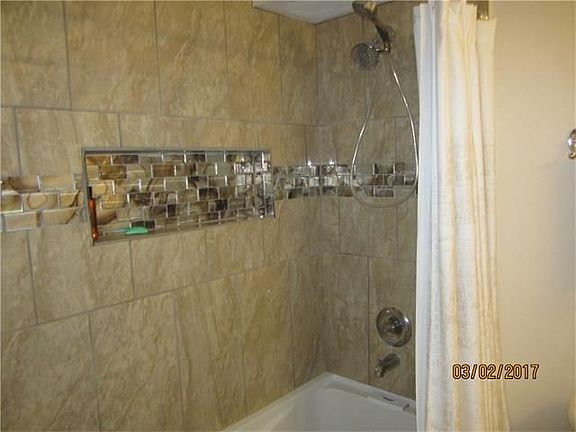 4th image of 4782 Camelot Dr