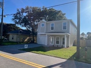 813 Willow St, Destin, FL 32541