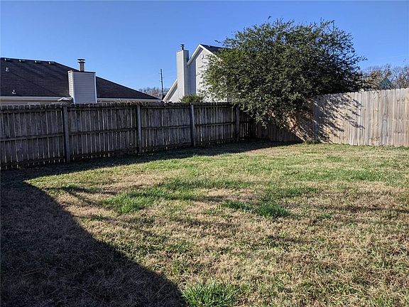 3rd image of 6 Holly Dr
