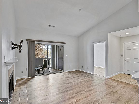3rd image of 20311 Beechwood Ter Unit 302
