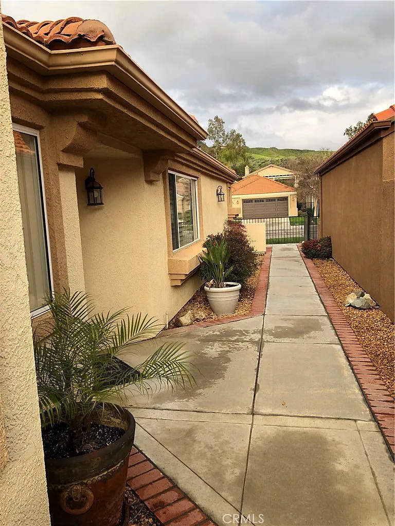 2 bed, 1347 sqft, $2,150 — Photo 2