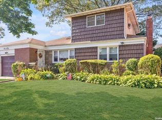 102 E Chester St, Valley Stream, NY 11580