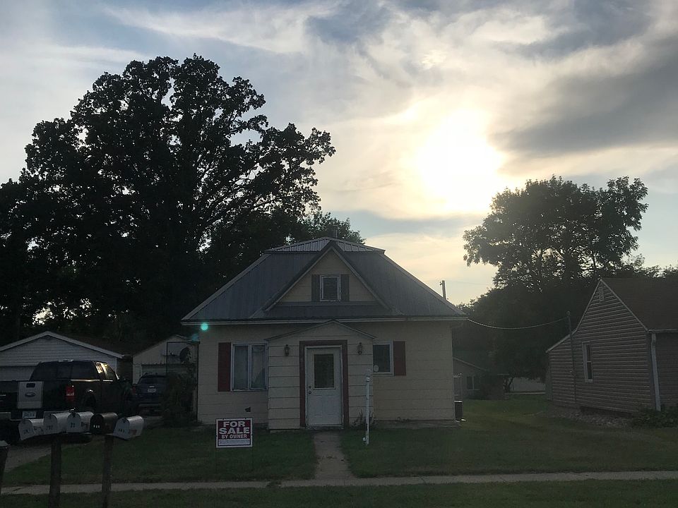 Front view of the house 