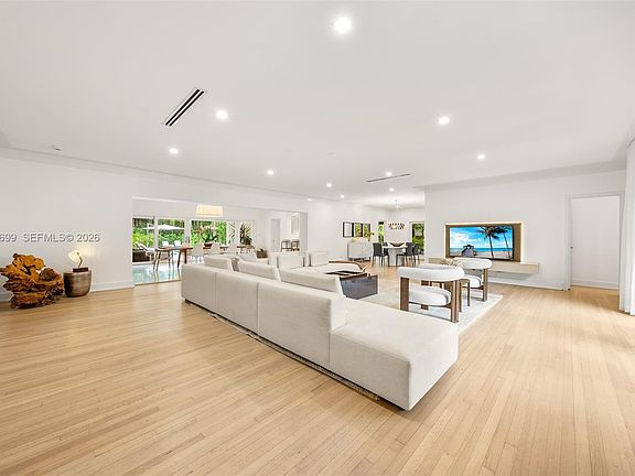 3rd image of 641 Island Rd