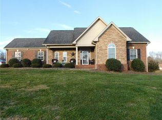 205 Linwood Dr, Mount Airy, NC 27030