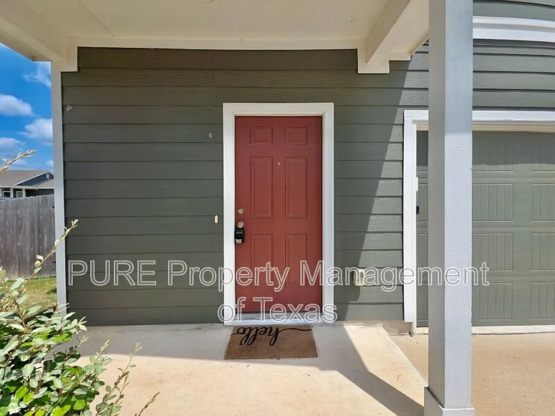 4 bed, 2.5 bath, 1658 sqft, $1,900 — Photo 2