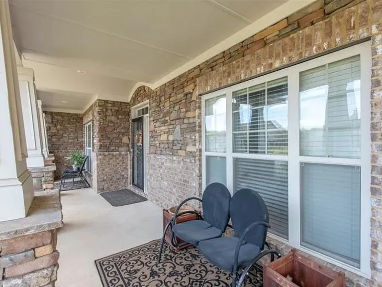 9461 Forest Crown Dr — Photo 2