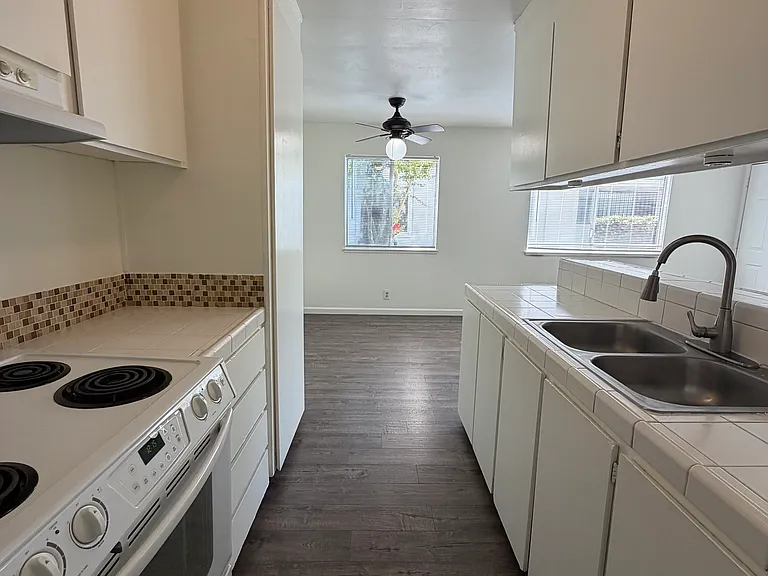 4930 N Holt Ave #101 — Photo 6