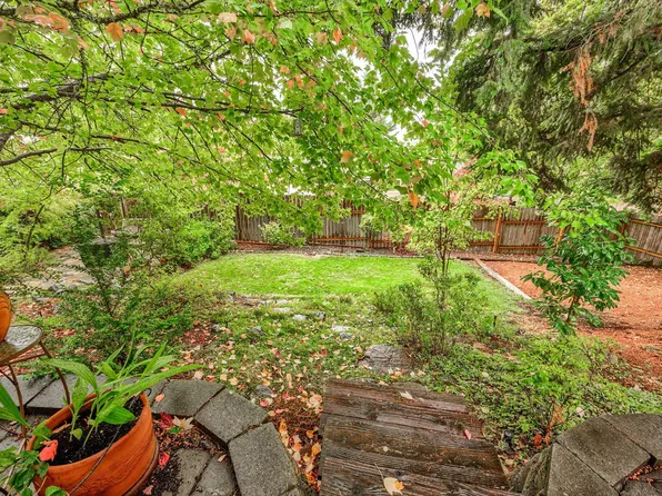 1556 Angelcrest Dr, Medford, OR 97504