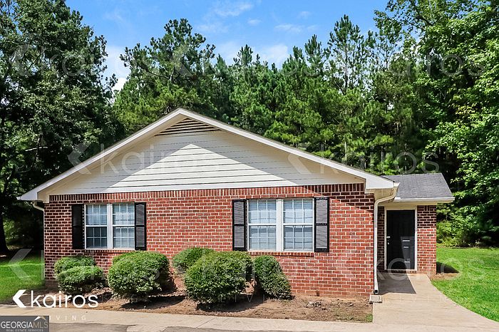 1st image of 300 Beaver Pointe Dr