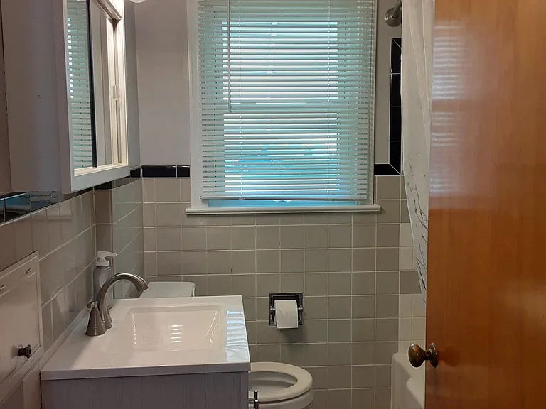 1130 Phelps Ave — Photo 9