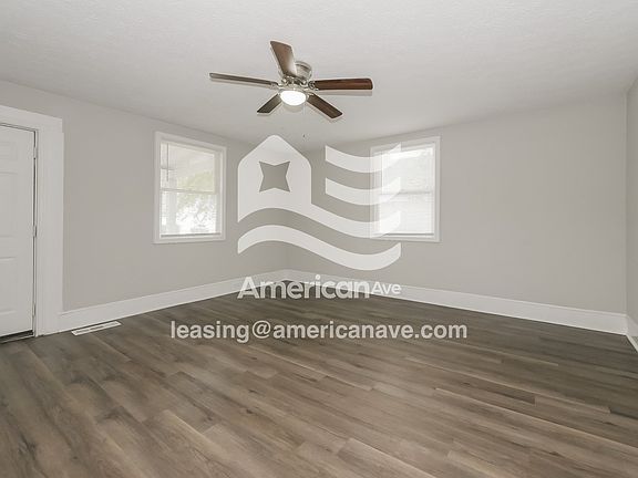 1352061_003_wm_-_living_room_13128595.jpg