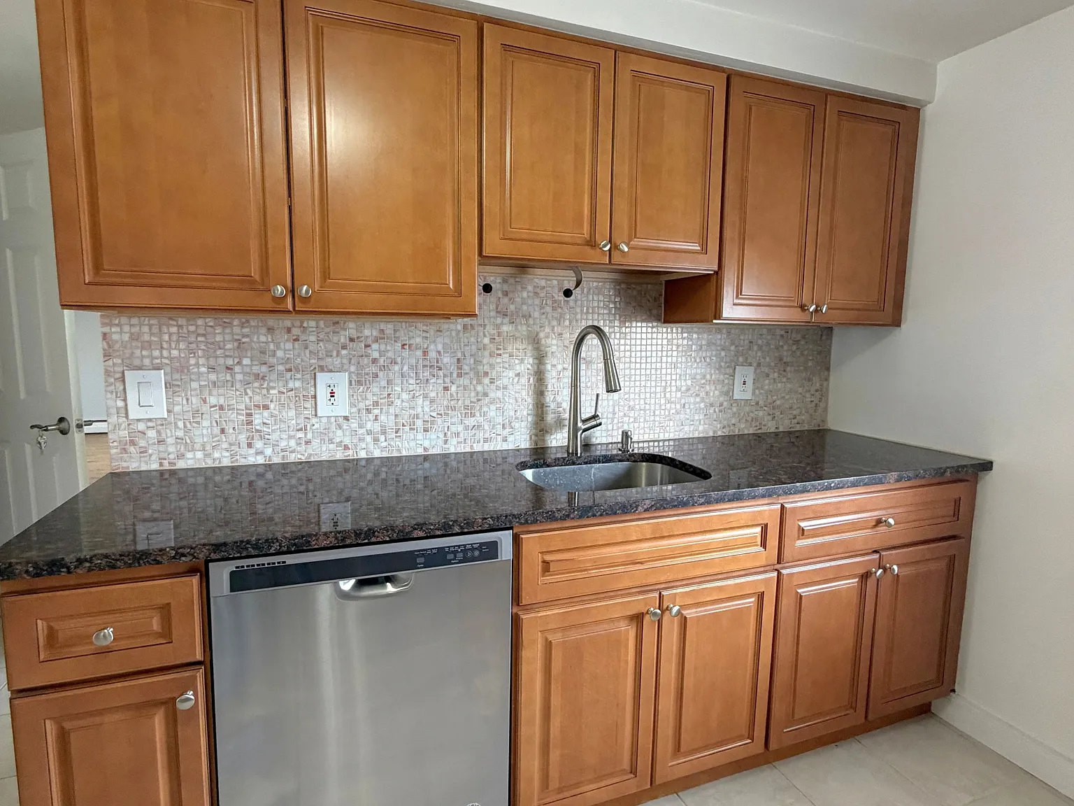 1 bed, 750 sqft, $1,950 — Photo 4