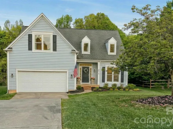 1011 Clearbrook Rd, Matthews, NC 28105