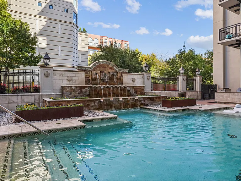 Cantabria at Turtle Creek — Photo 39