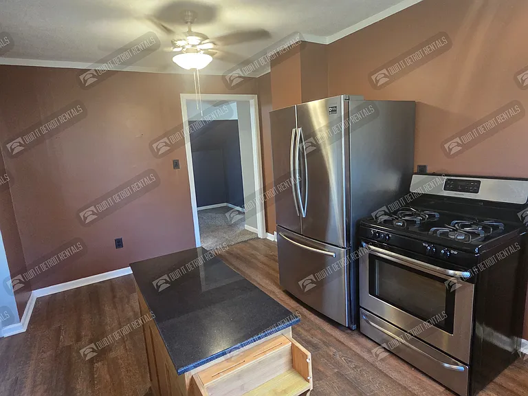 22889 Oakwood Ave — Photo 25