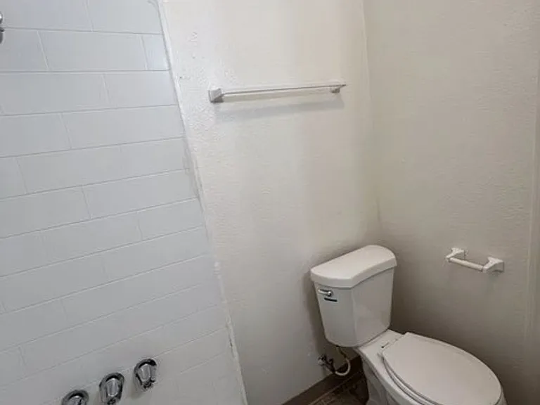 403 N School St — Photo 6