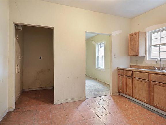 5th image of 2604 Orleans Ave #6