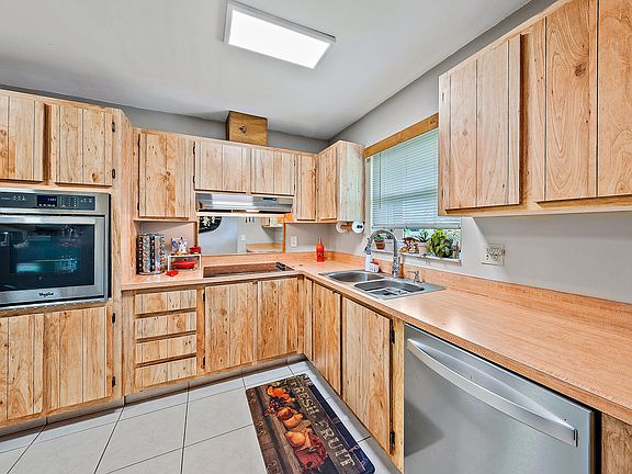 5th image of 5730 Fernley Drive E #22