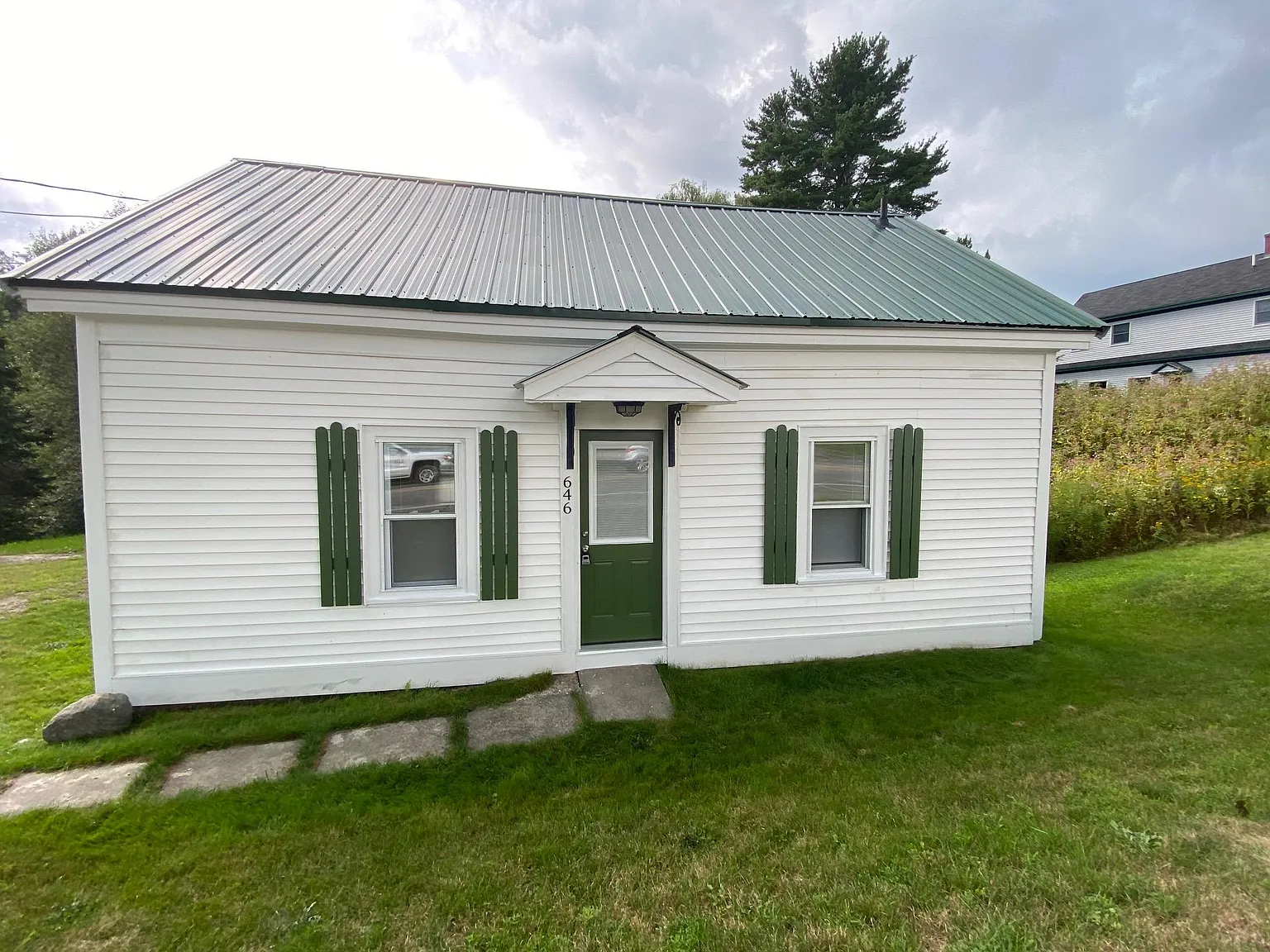 2 bed, 744 sqft, $1,800 — Photo 2