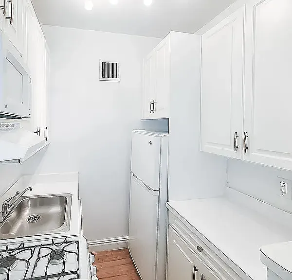 210 E 83rd St #5B — Photo 2