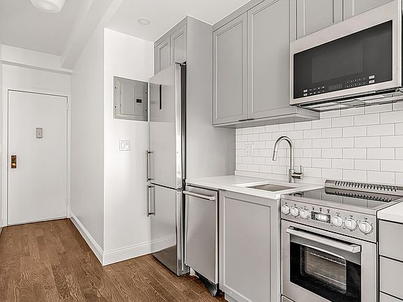 5th image of 24 5th Ave APT 1028