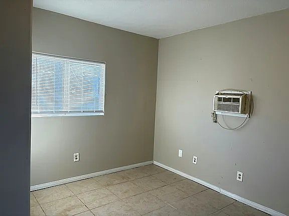 4th image of 608 E Buena Vista St #1/2