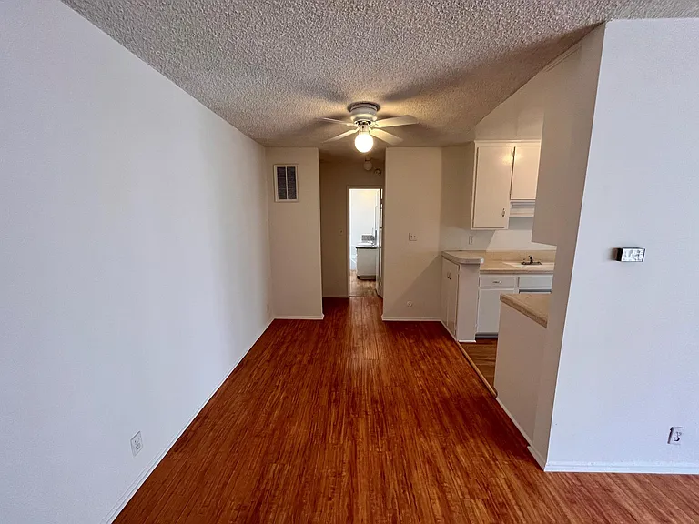 2215 N Beachwood Dr #205 — Photo 7