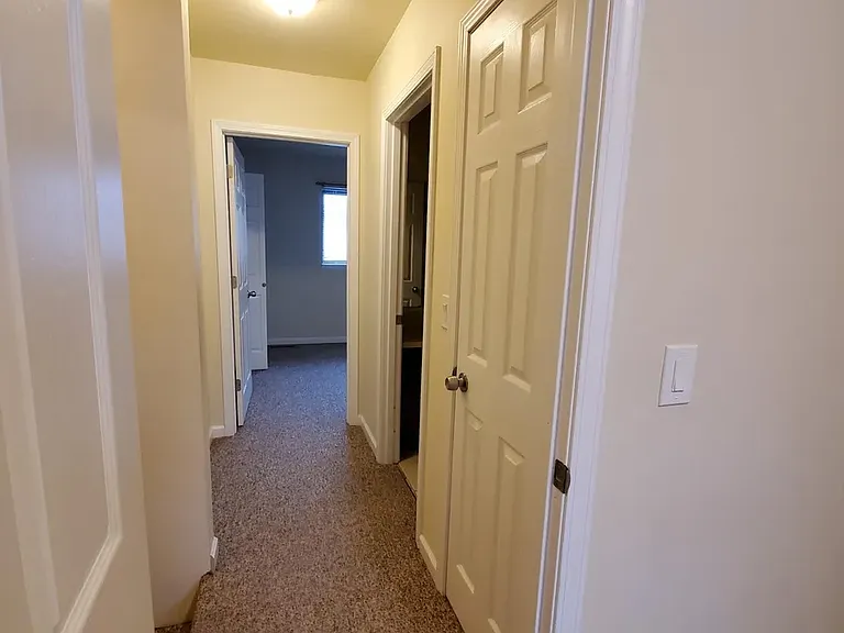 420 S Oak St #D — Photo 4