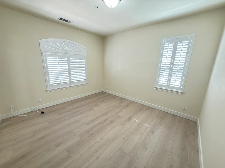 327 California St #B — Photo 28