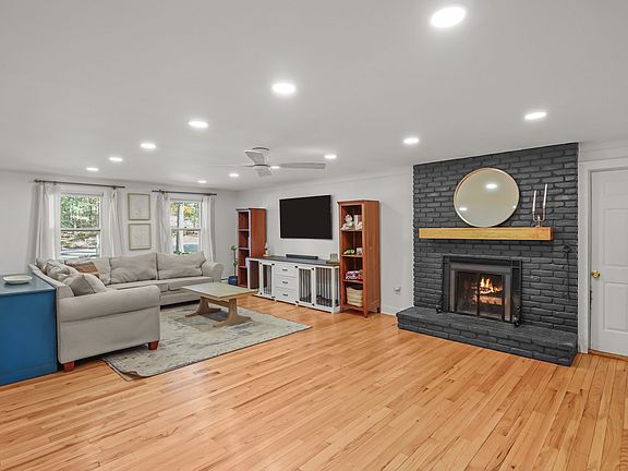 4th image of 119 Gregory Dr