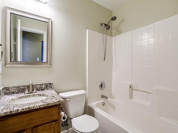 4th image of 129 Lipan St