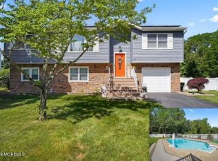 16 Concord Dr, Hazlet, NJ 07730