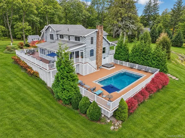 43 Meeting House Road, Pawling, NY 12564