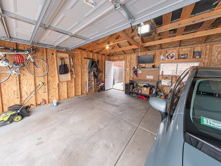 1110 N Christiana Ave — Photo 38
