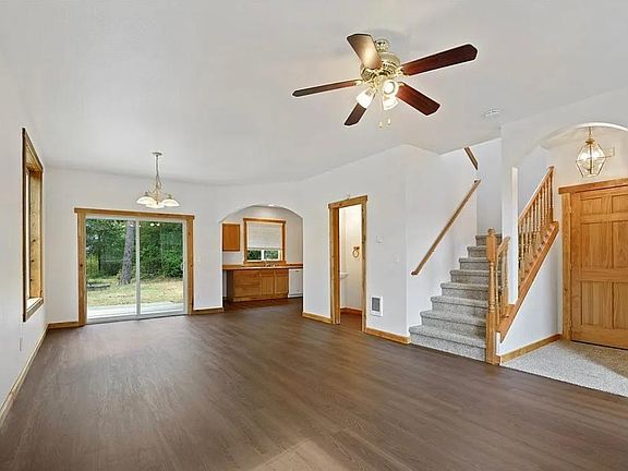 2nd image of 21 E Aspen Ct