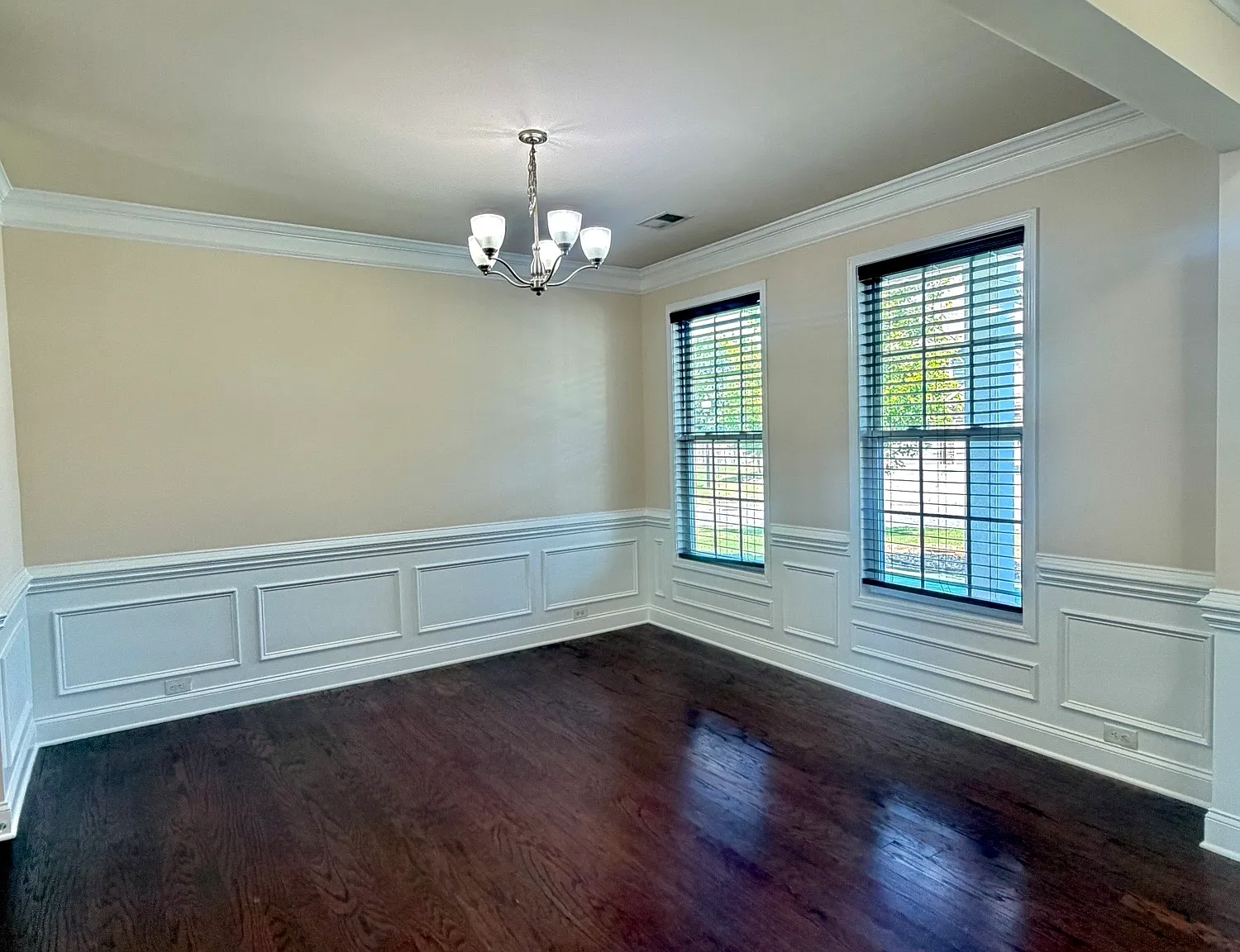 4 bed, 2.5 bath, 2428 sqft, $2,300 — Photo 4
