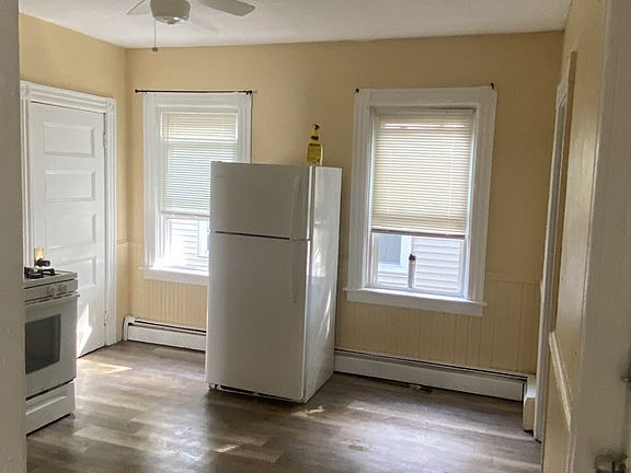 3rd image of 264 Manton Ave #2